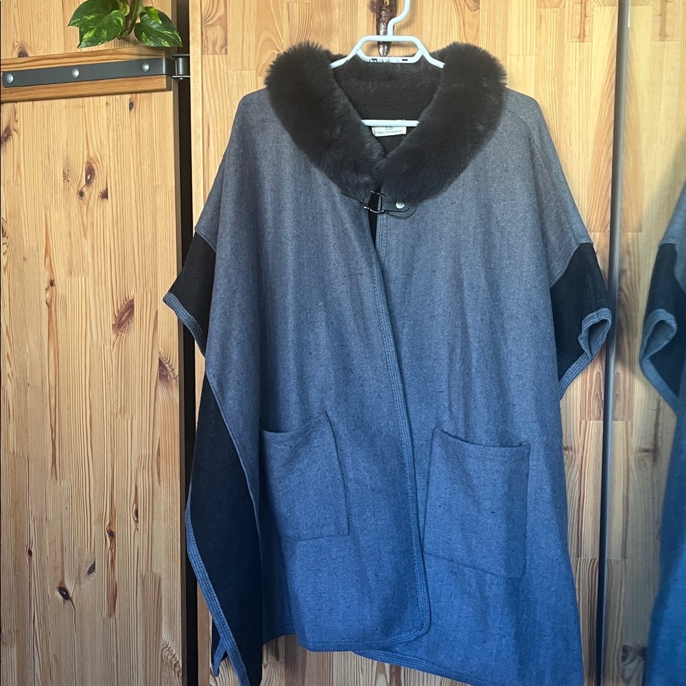 Pretty Persuasions Cape with Faux Fur Collar (O/S)